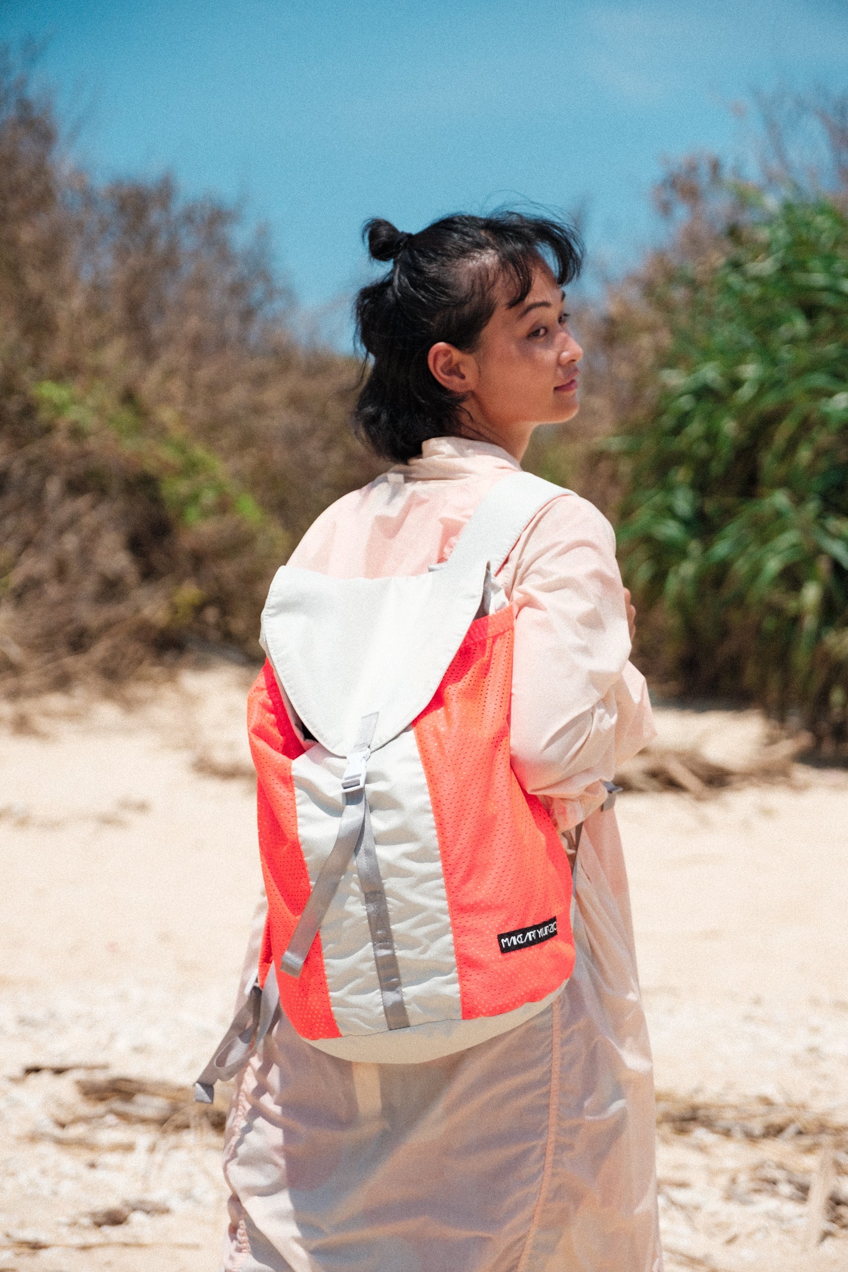 Oblong pockets backpack