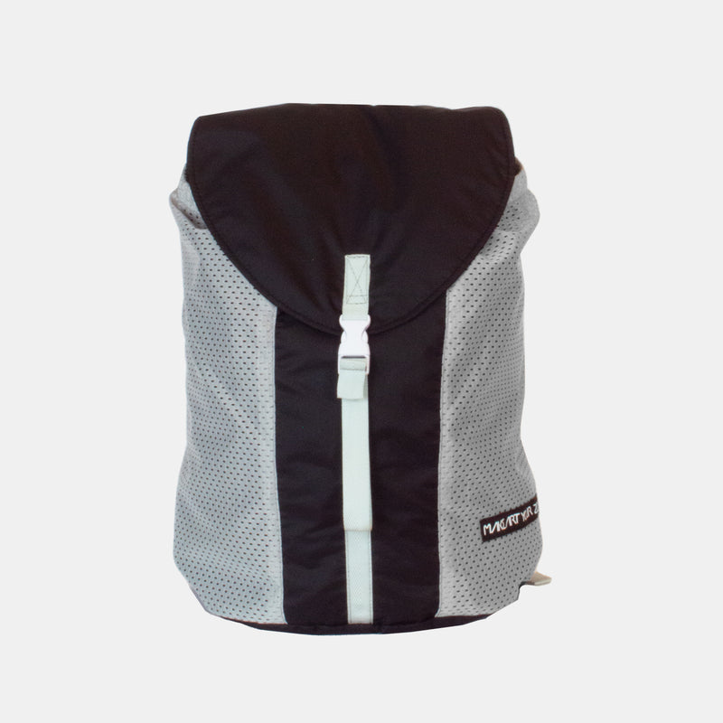 Oblong pockets backpack