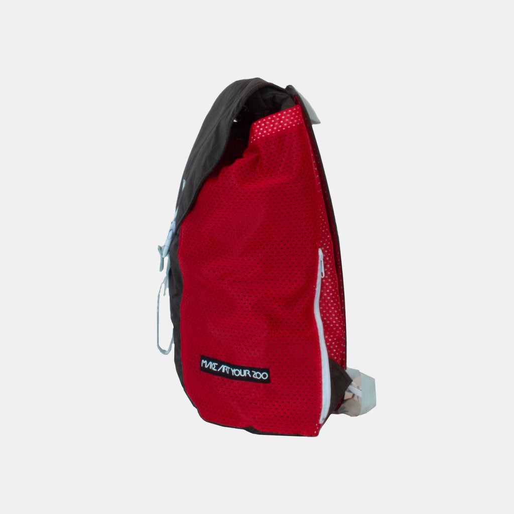 Oblong pockets backpack