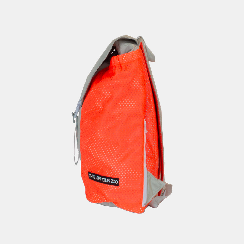 Oblong pockets backpack