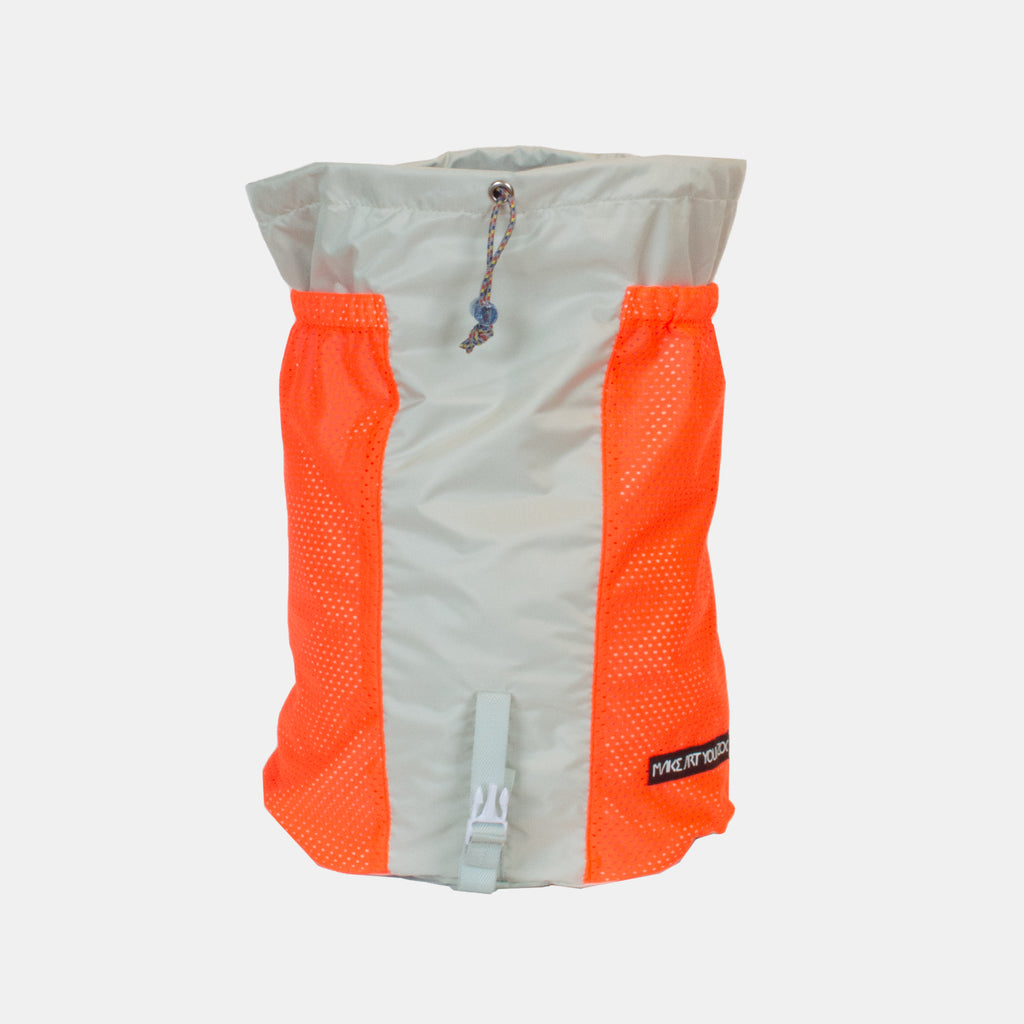 Oblong pockets backpack