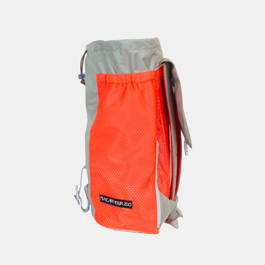 Oblong pockets backpack