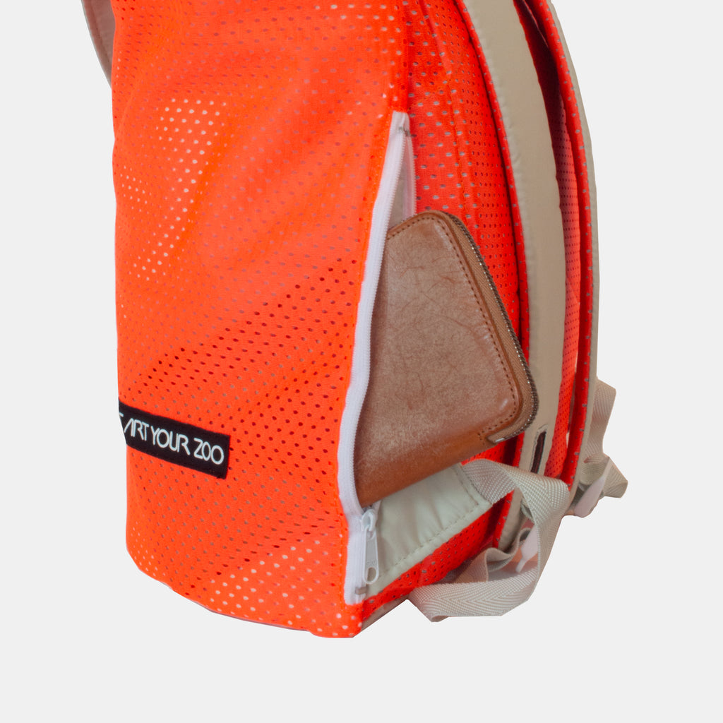 Oblong pockets backpack