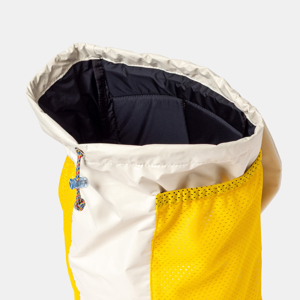 Oblong pockets backpack