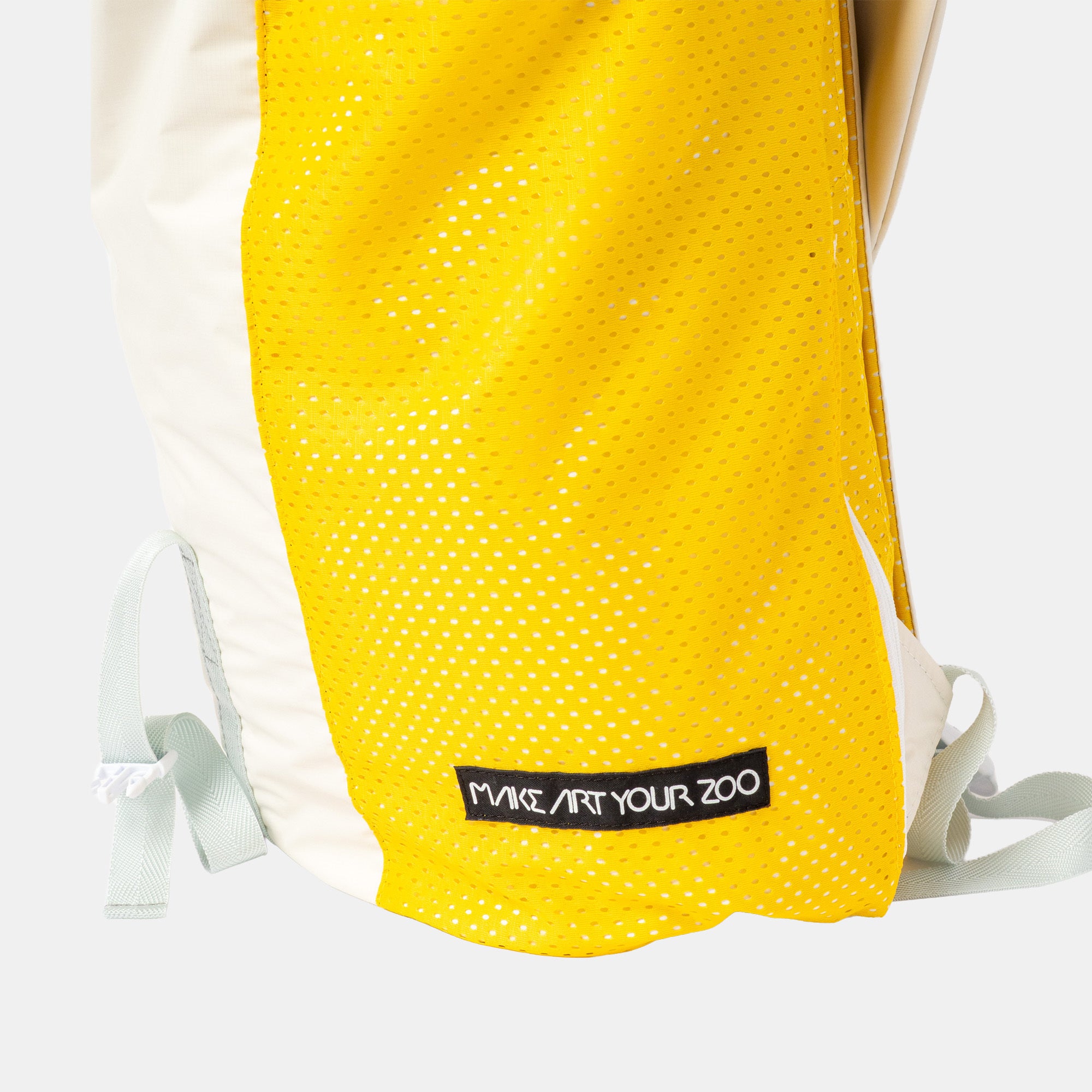 Oblong pockets backpack