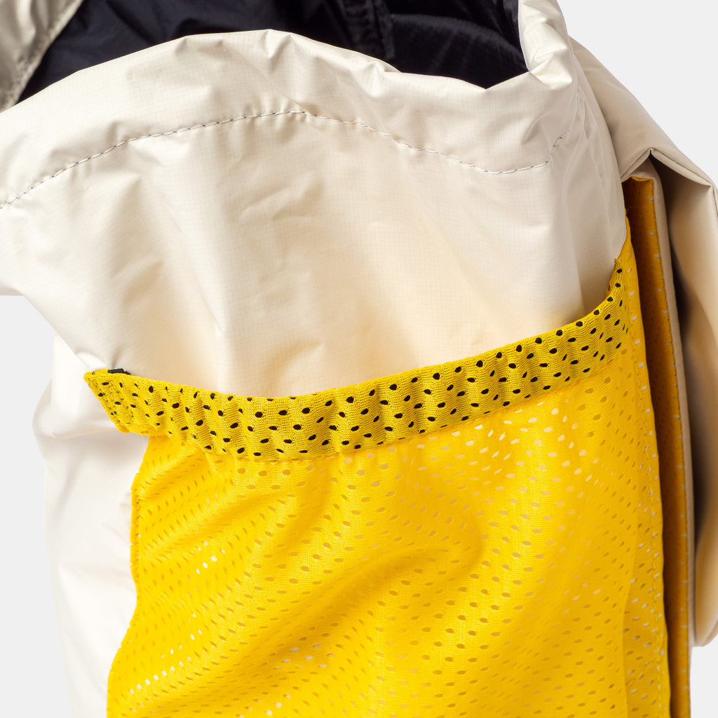 Oblong pockets backpack