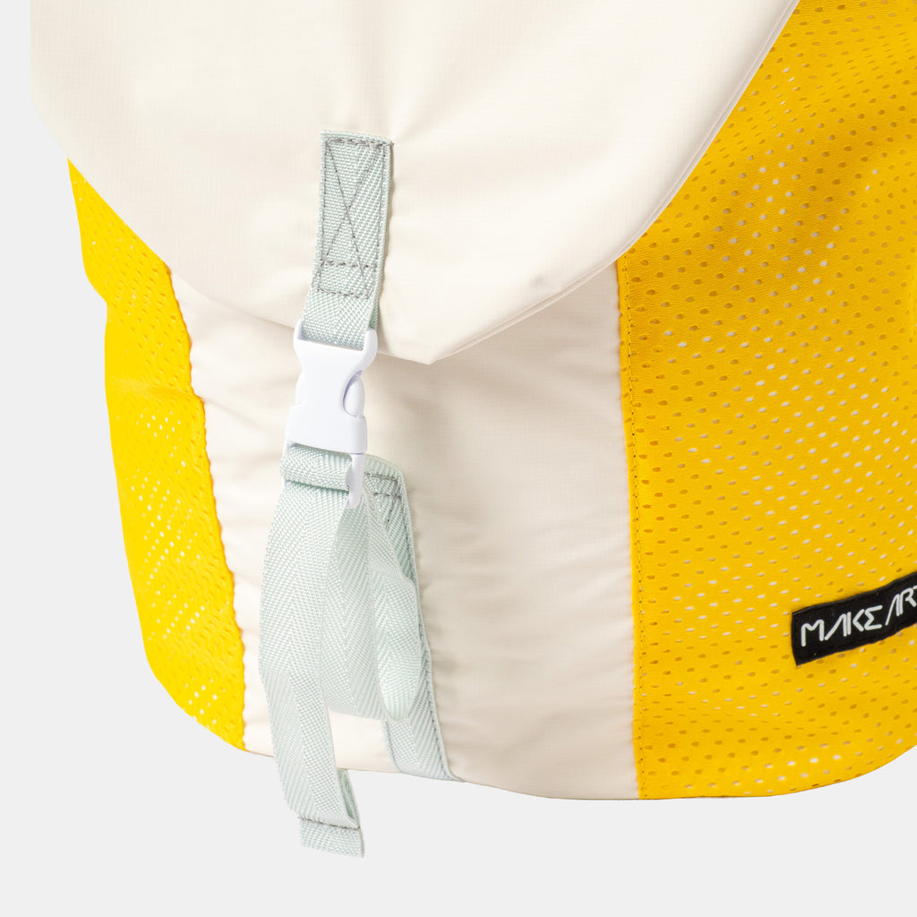 Oblong pockets backpack