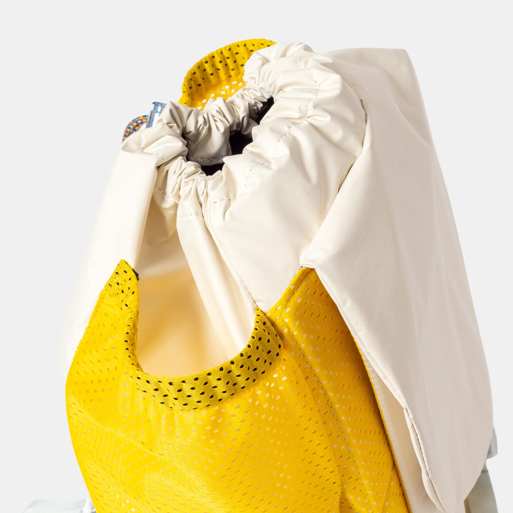Oblong pockets backpack